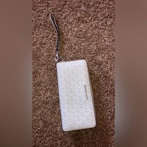 Michael Kors Wallet Wristlet White Gray